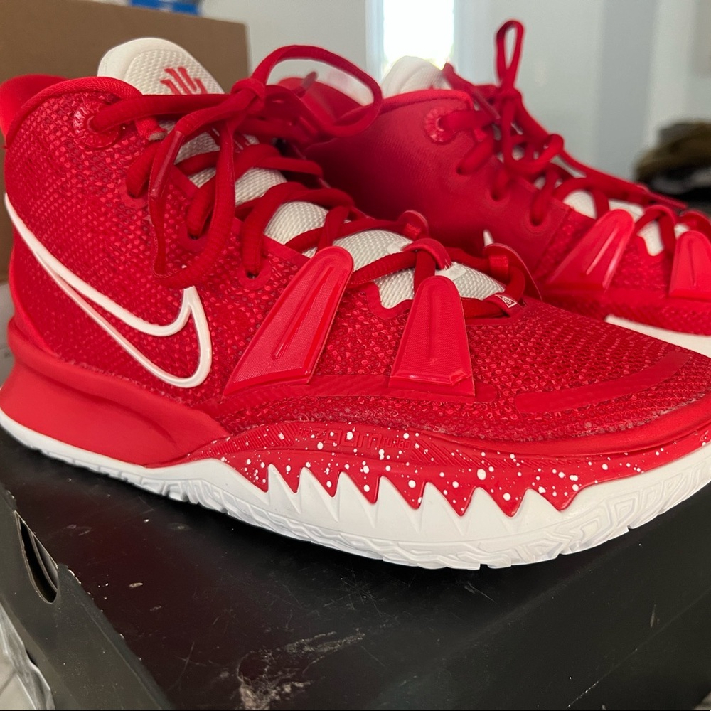 Kyrie 7 brand new in box never worn. Size 7